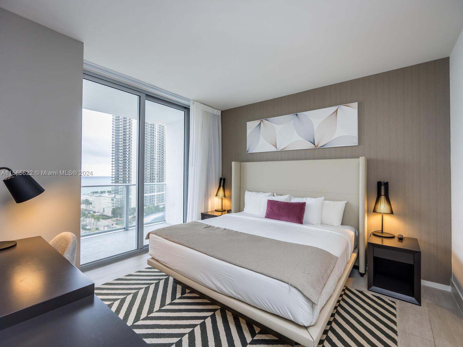 HYDE BEACH HOUSE - Residential
