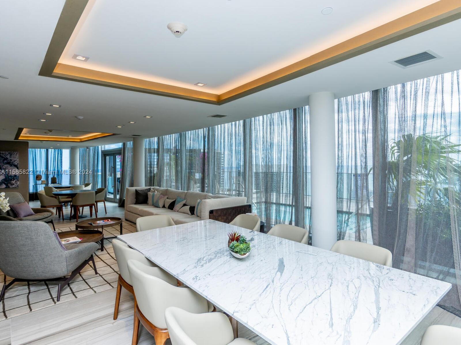 HYDE BEACH HOUSE - Residential
