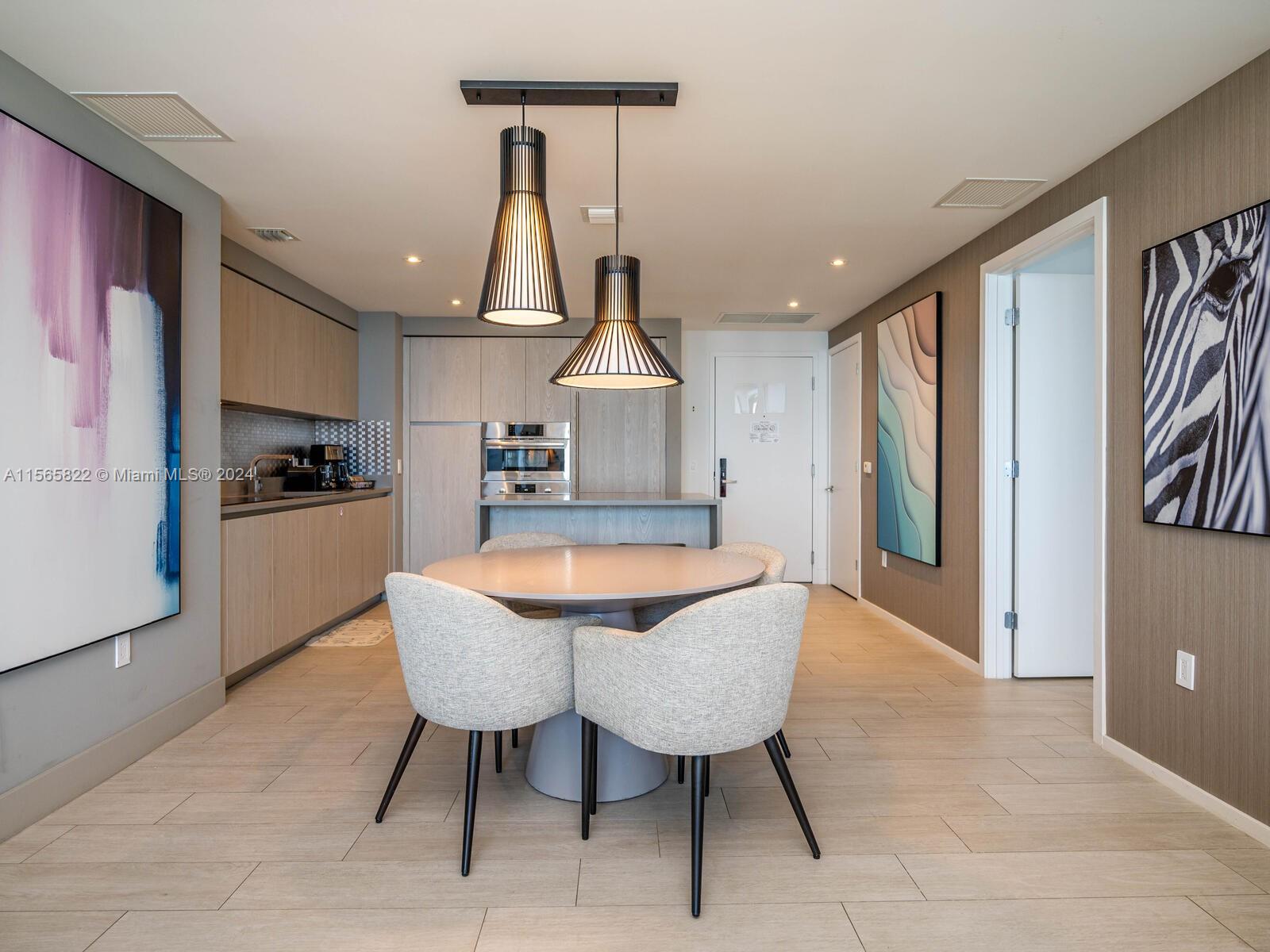HYDE BEACH HOUSE - Residential
