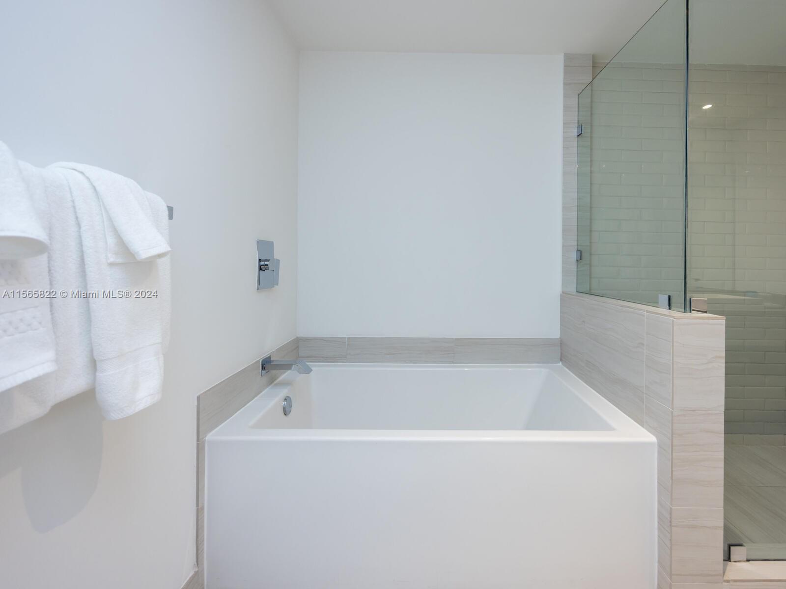 HYDE BEACH HOUSE - Residential
