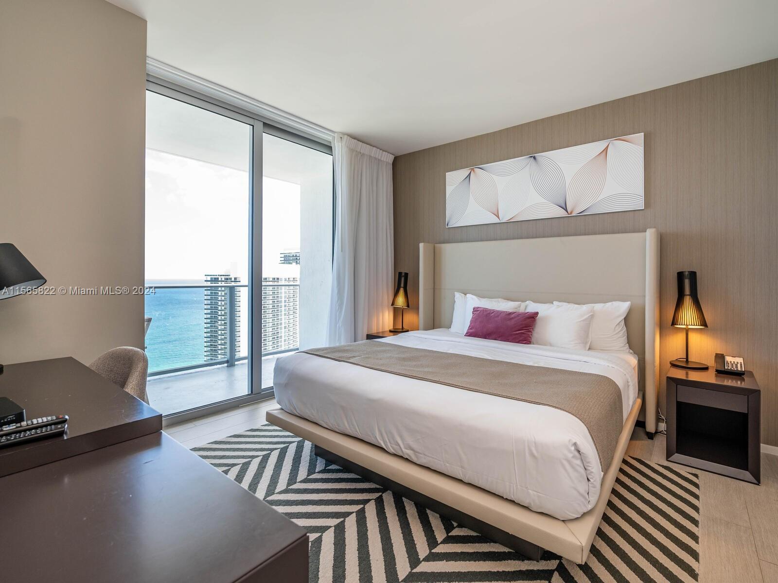 HYDE BEACH HOUSE - Residential