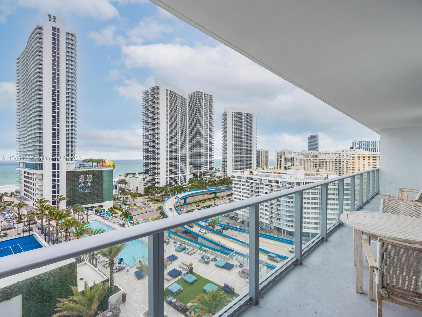 HYDE BEACH HOUSE - Residential