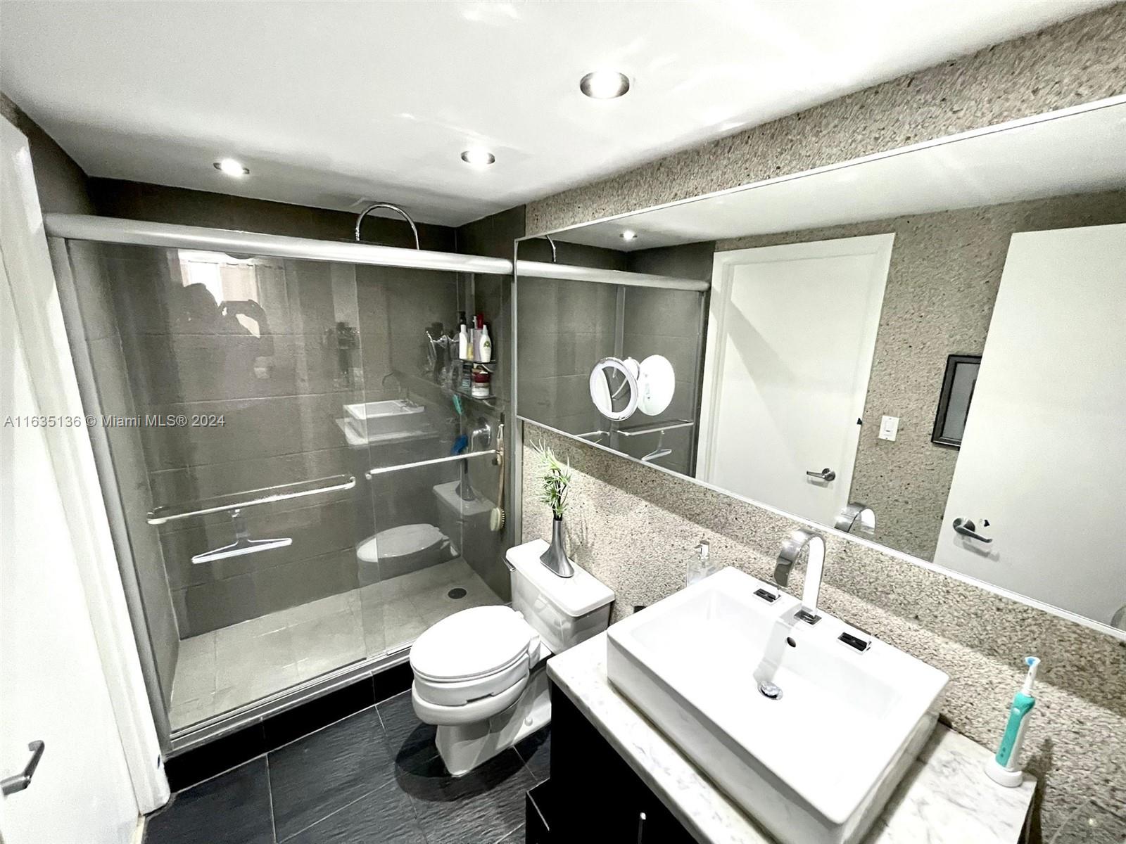 GREENWICH PH I CONDO - Residential