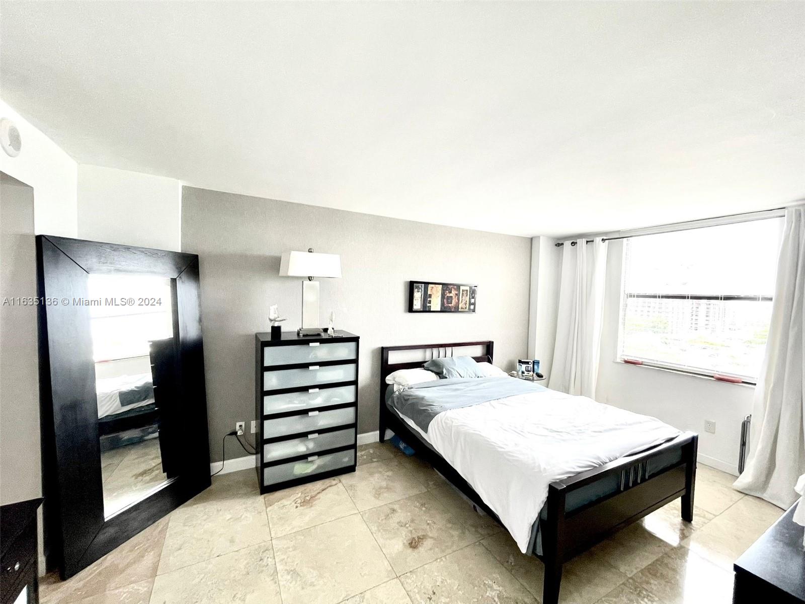 GREENWICH PH I CONDO - Residential