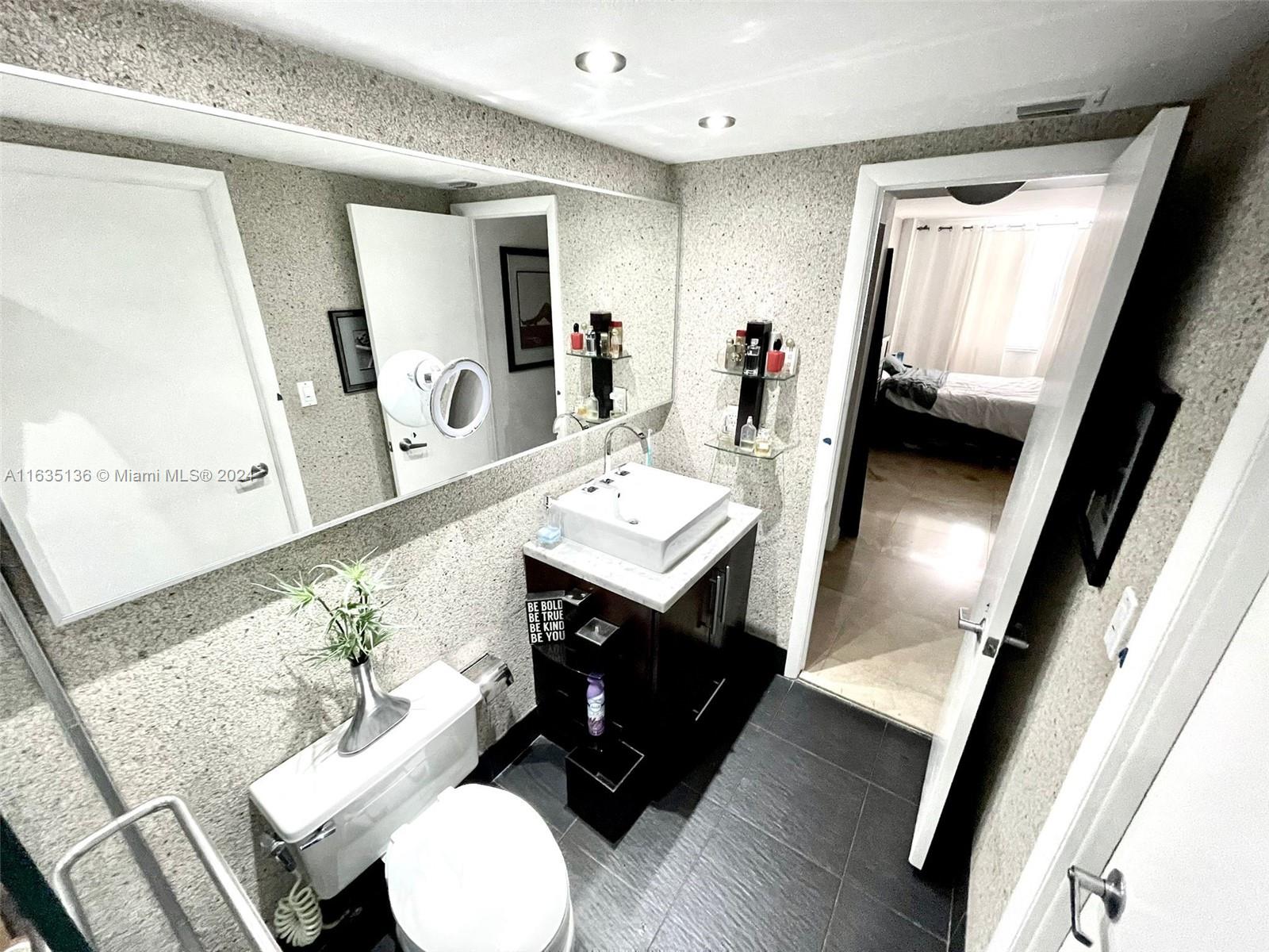 GREENWICH PH I CONDO - Residential