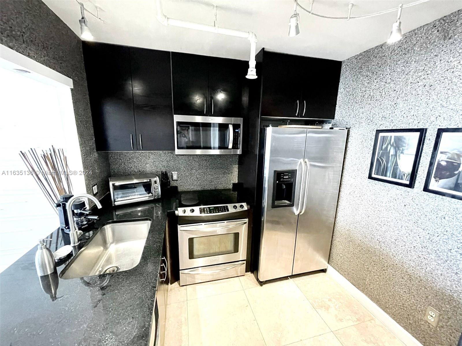 GREENWICH PH I CONDO - Residential