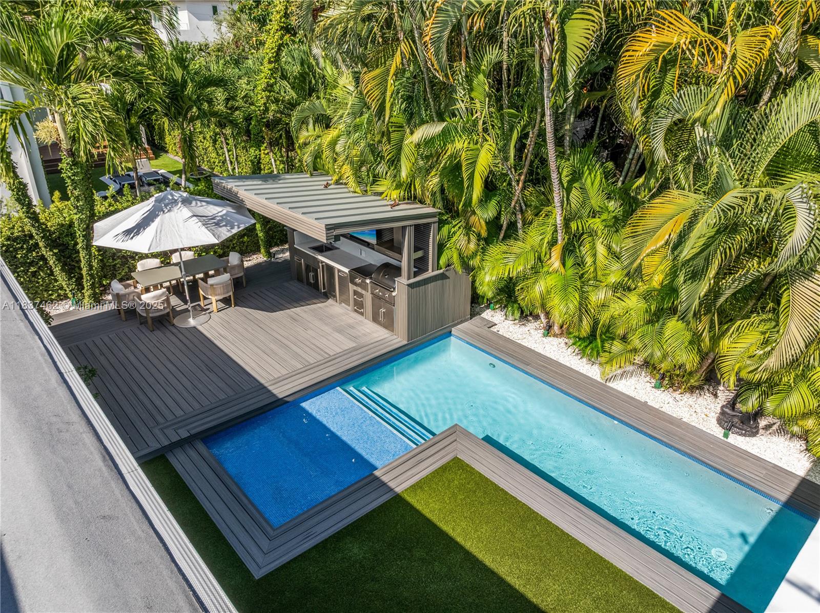 TROPICAL ISLE HOMES SUB 1 - Residential