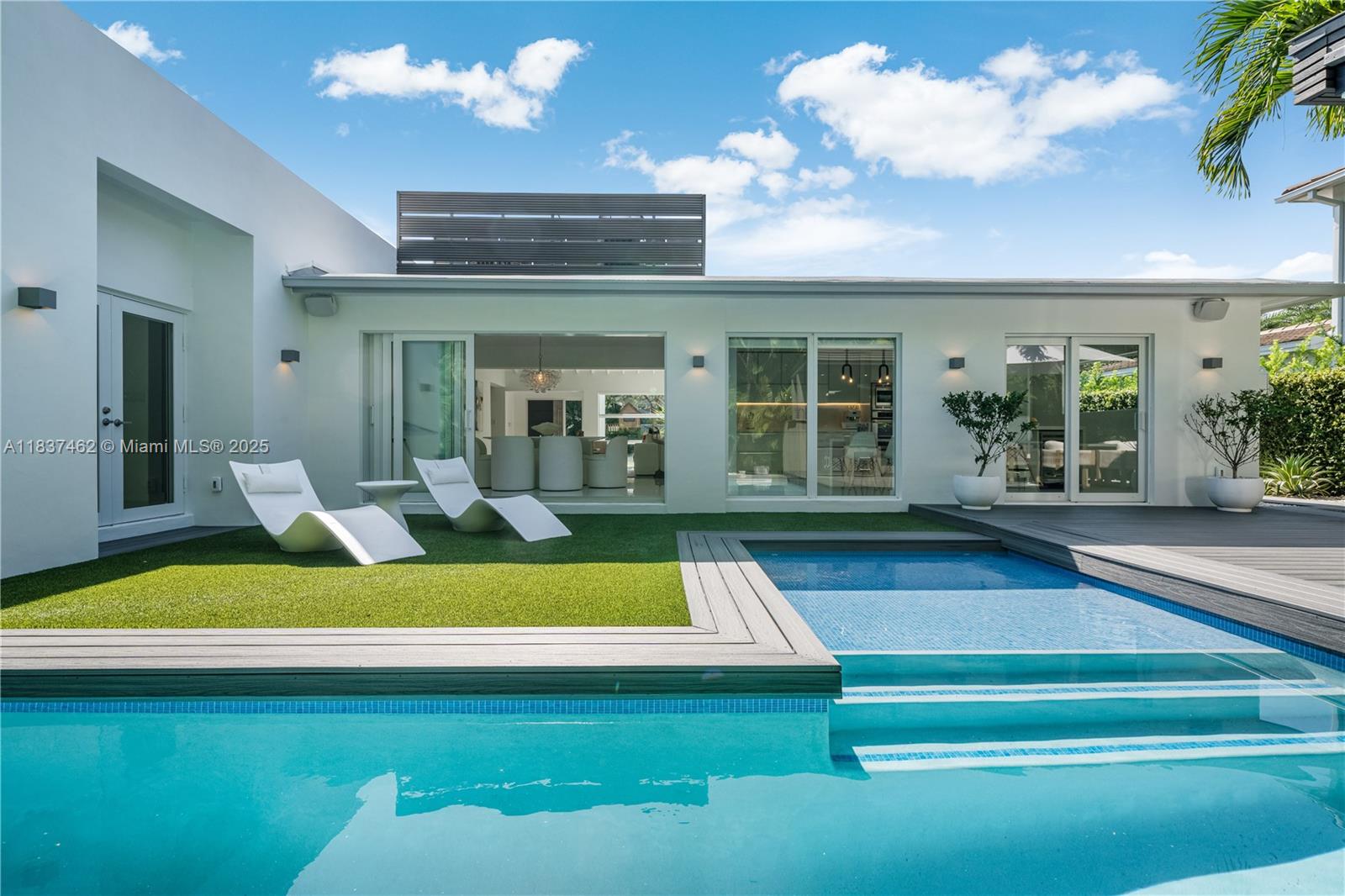 TROPICAL ISLE HOMES SUB 1 - Residential