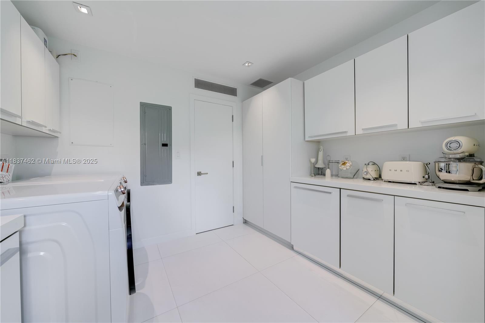 TROPICAL ISLE HOMES SUB 1 - Residential