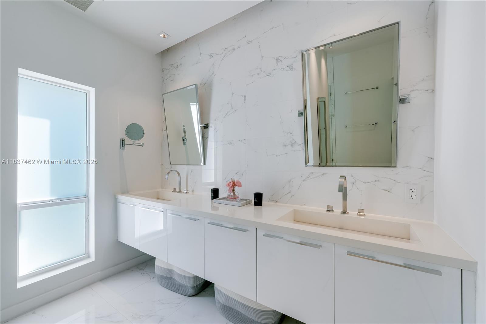 TROPICAL ISLE HOMES SUB 1 - Residential