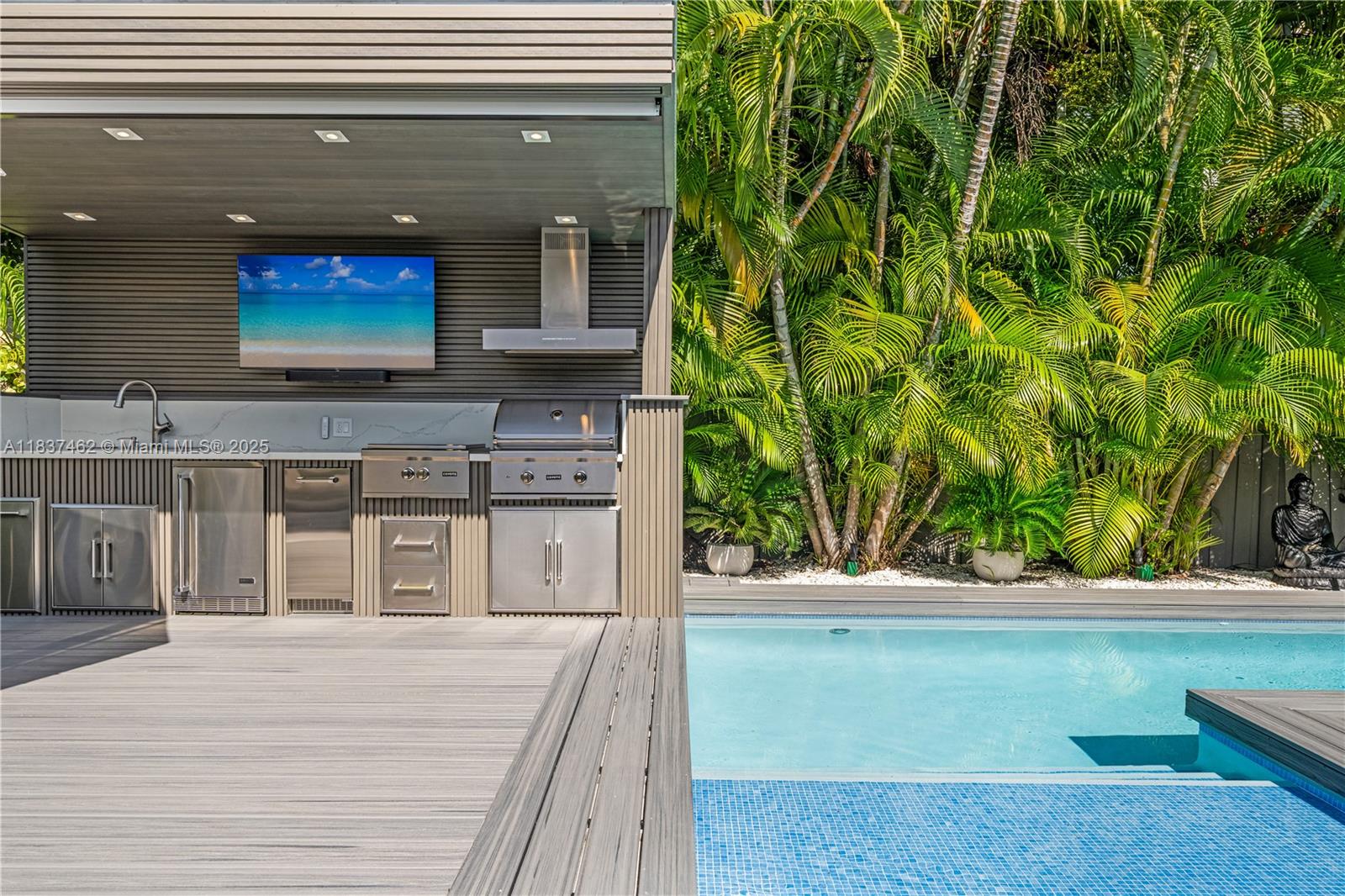 TROPICAL ISLE HOMES SUB 1 - Residential