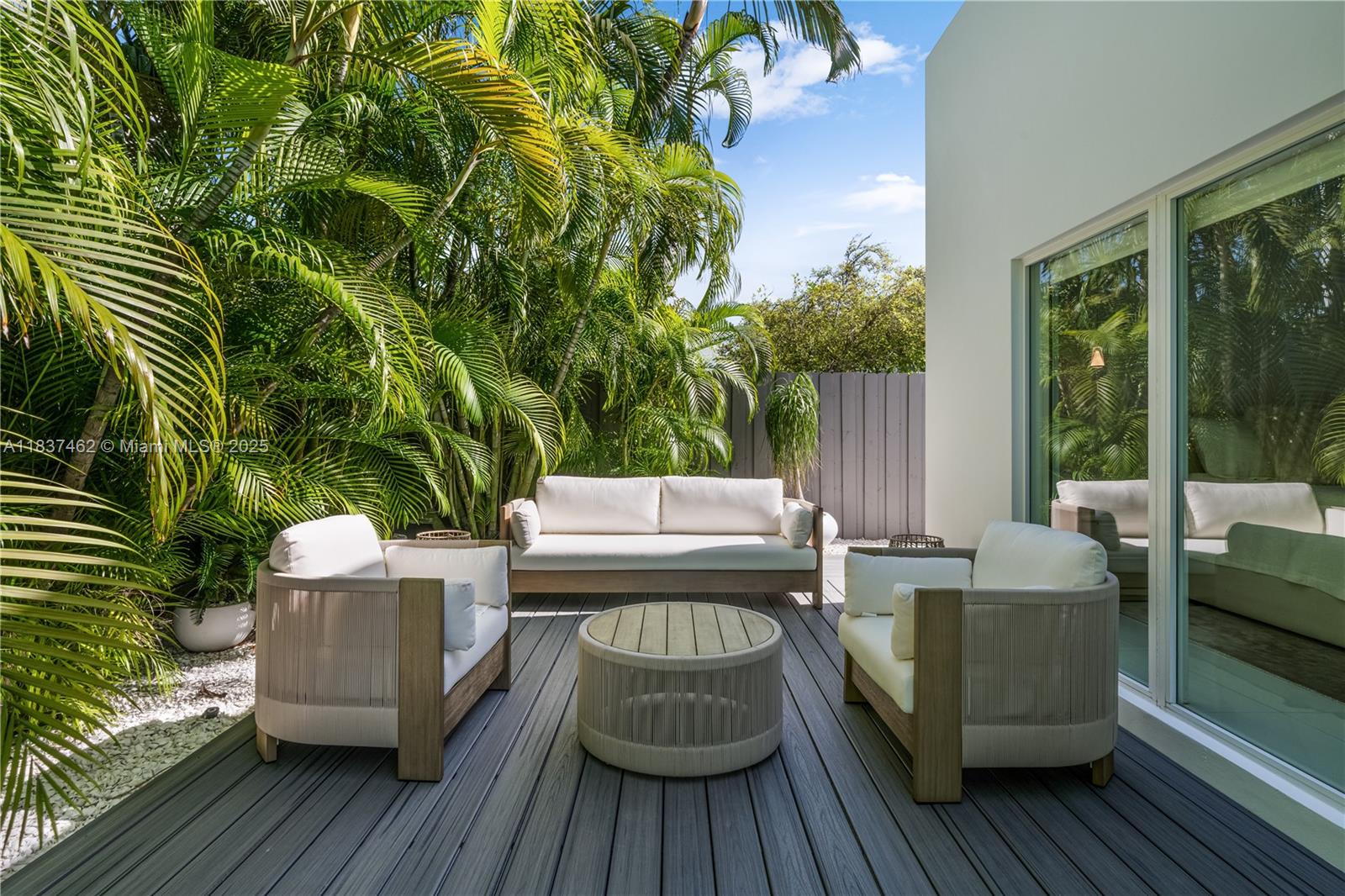 TROPICAL ISLE HOMES SUB 1 - Residential