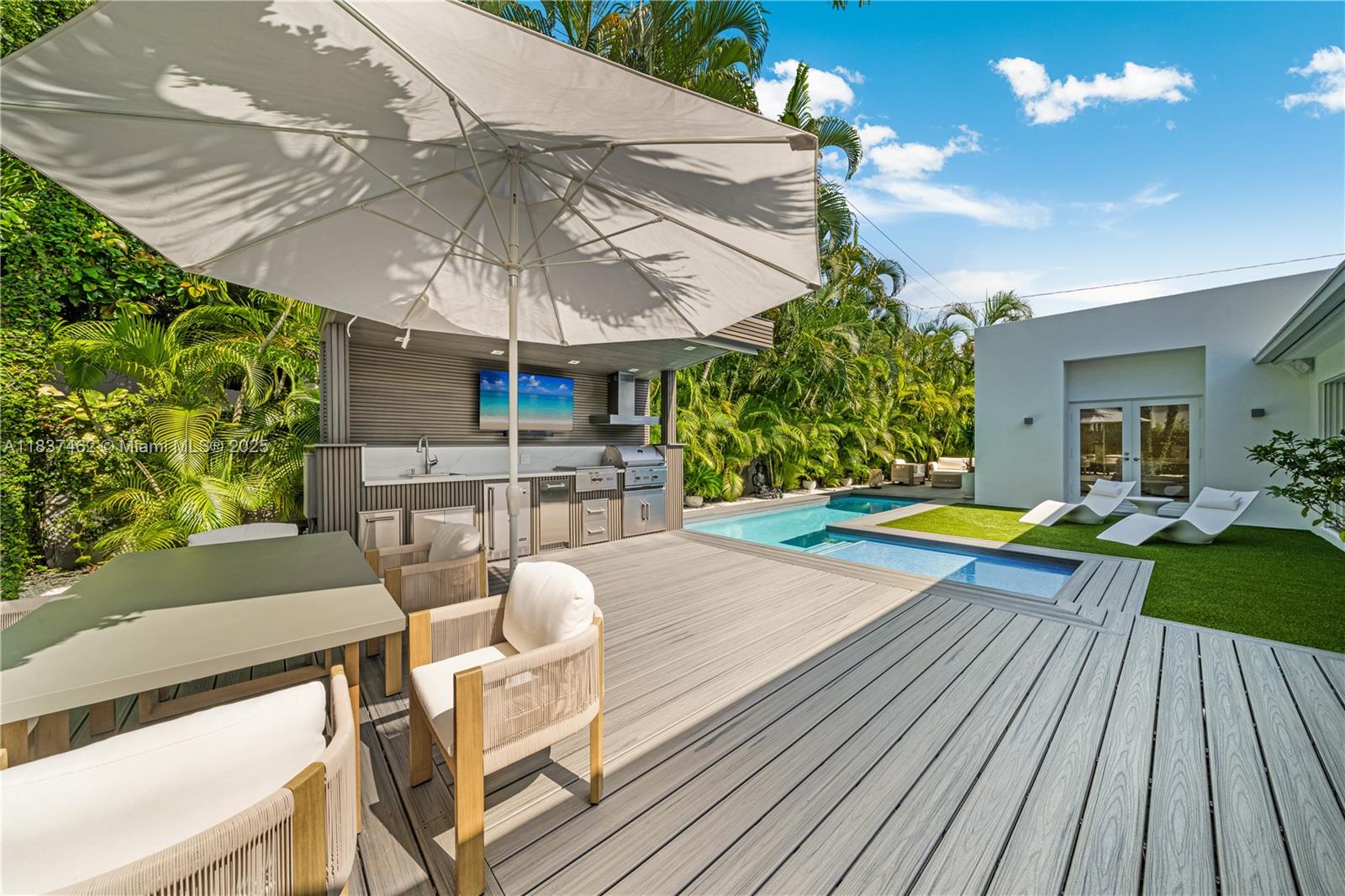 TROPICAL ISLE HOMES SUB 1 - Residential