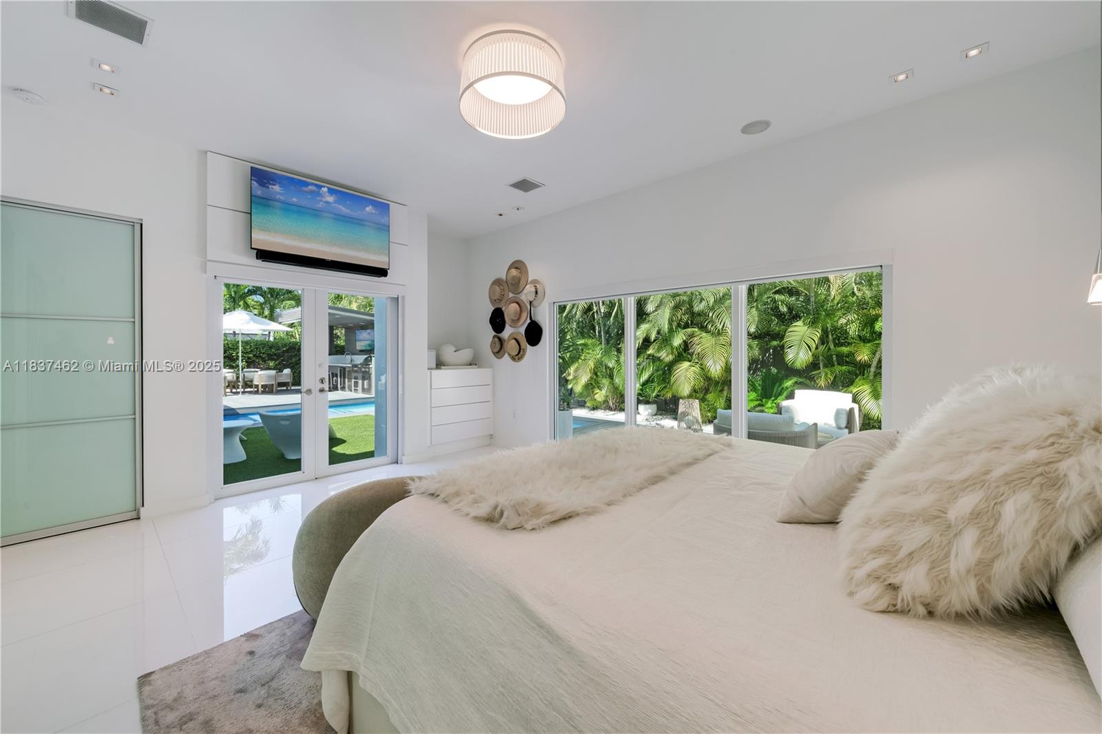 TROPICAL ISLE HOMES SUB 1 - Residential