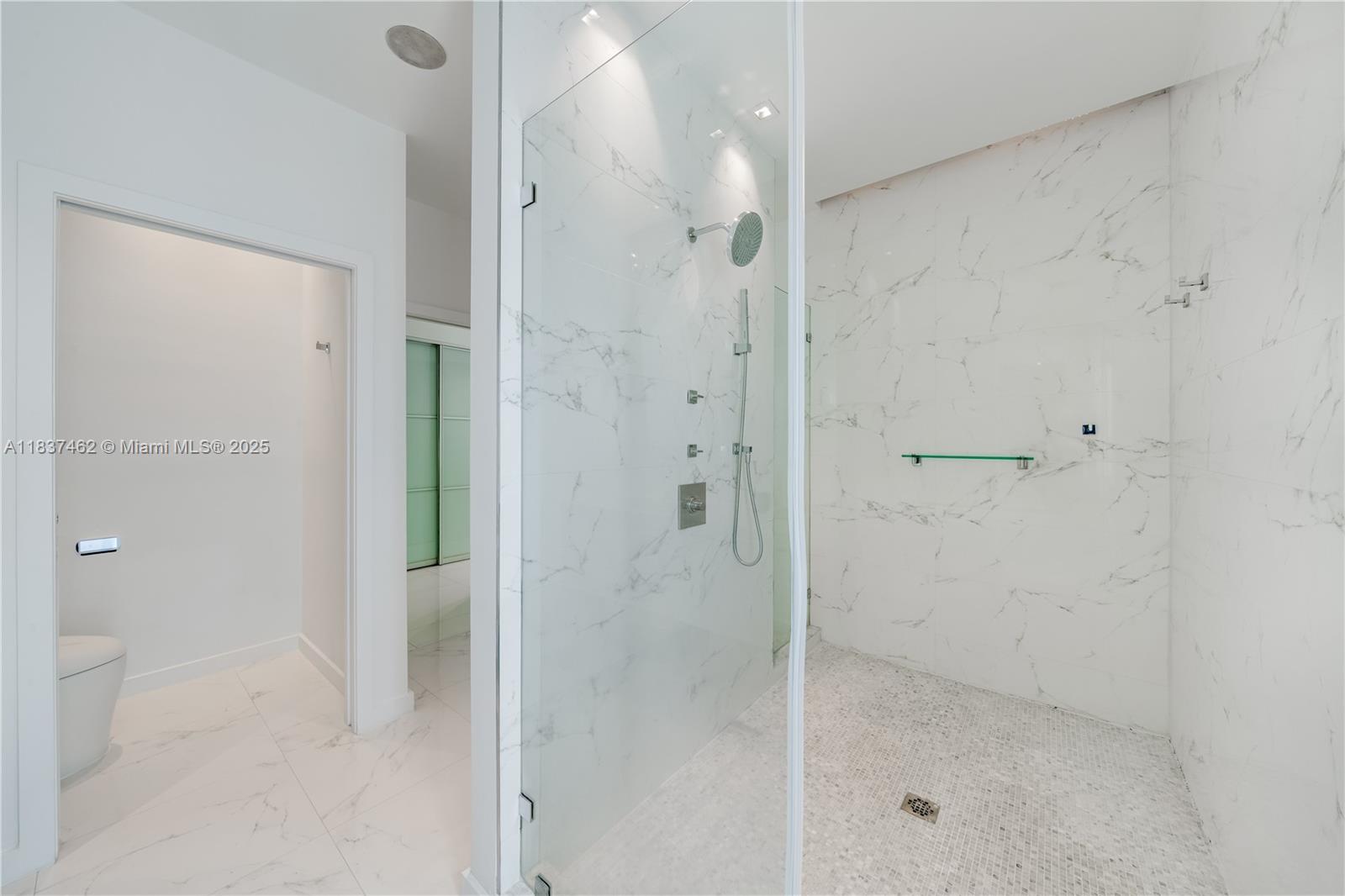 TROPICAL ISLE HOMES SUB 1 - Residential