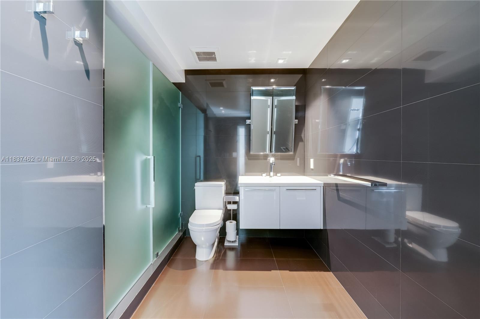 TROPICAL ISLE HOMES SUB 1 - Residential