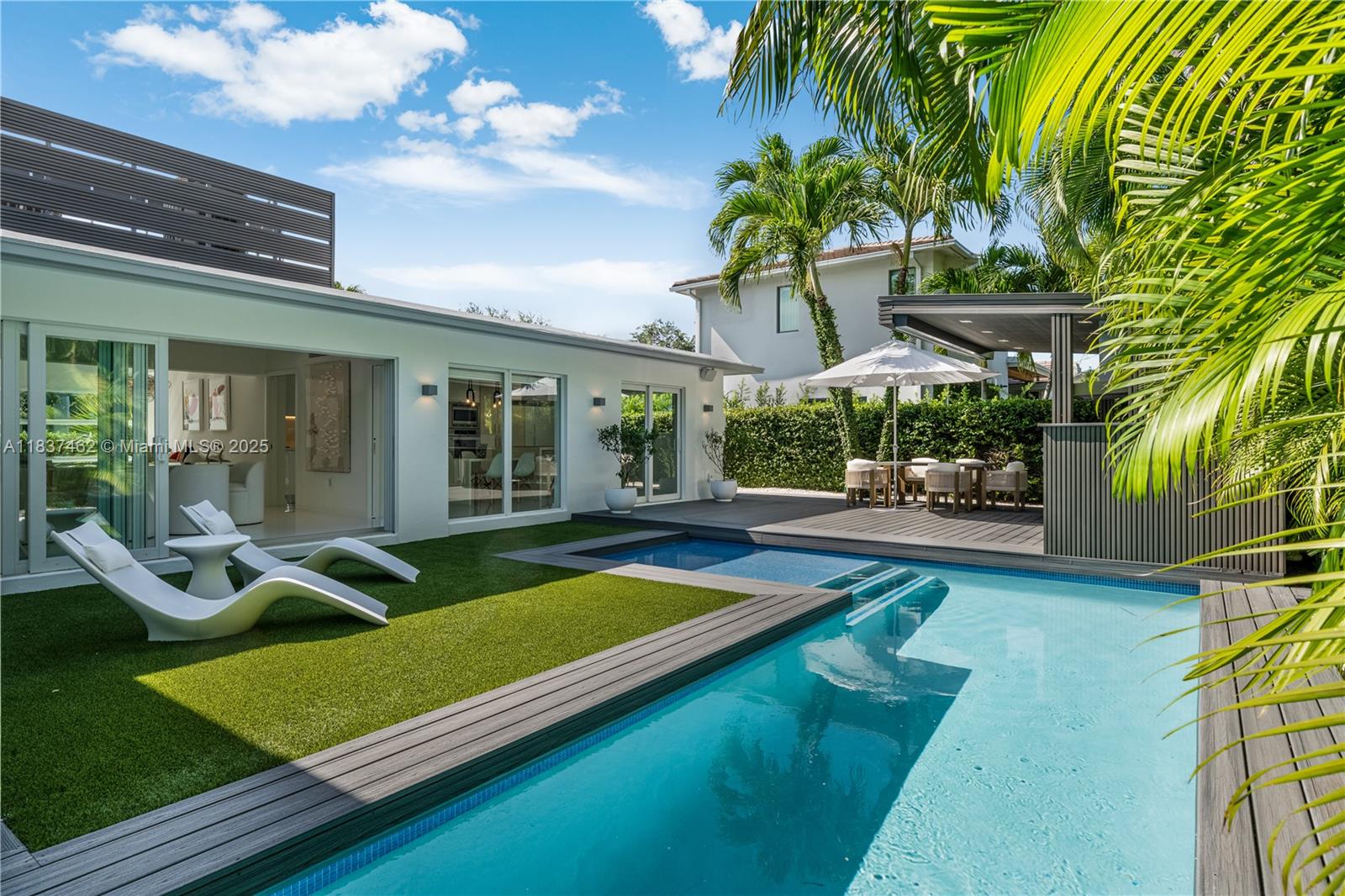 TROPICAL ISLE HOMES SUB 1 - Residential