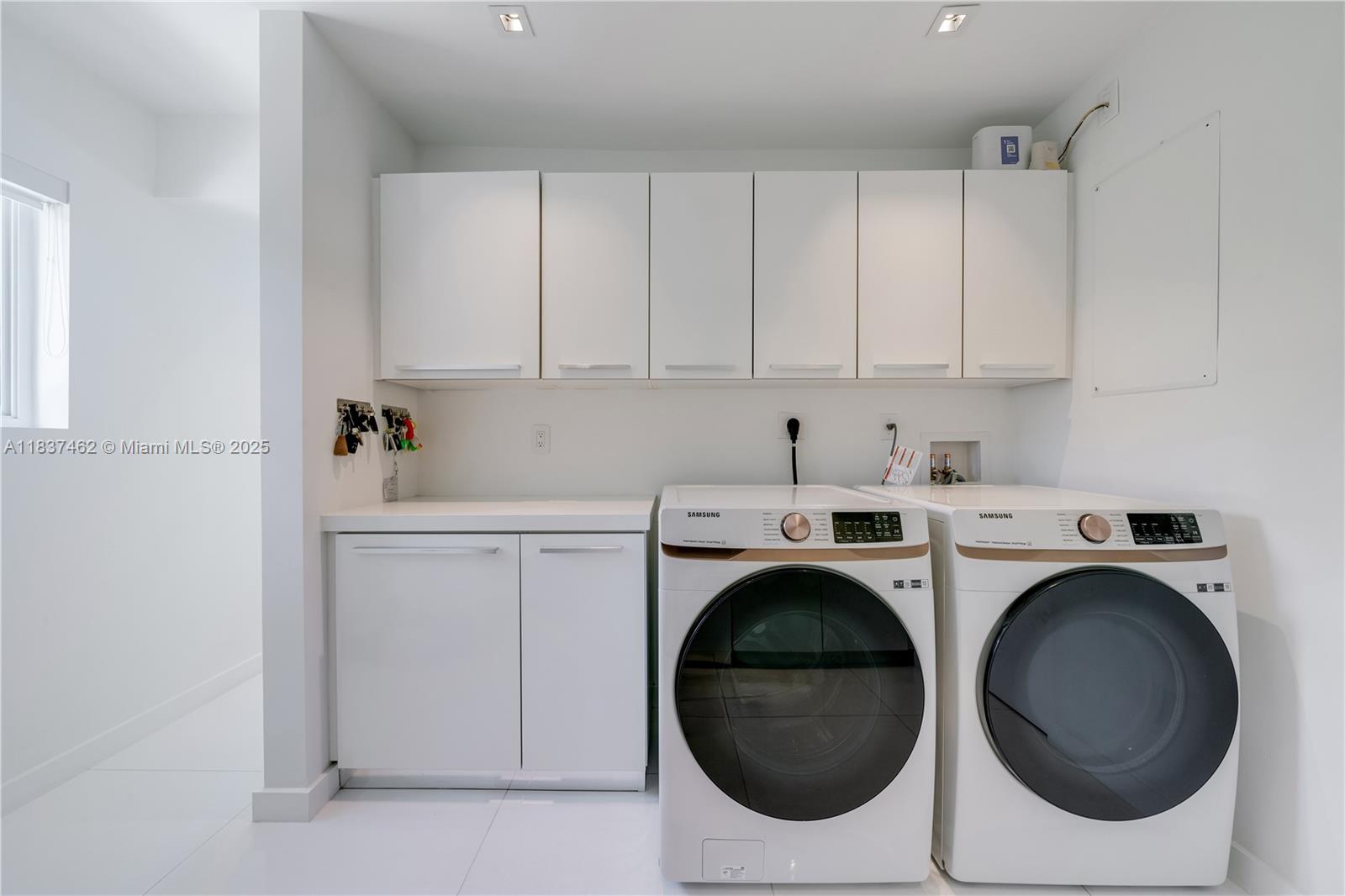 TROPICAL ISLE HOMES SUB 1 - Residential