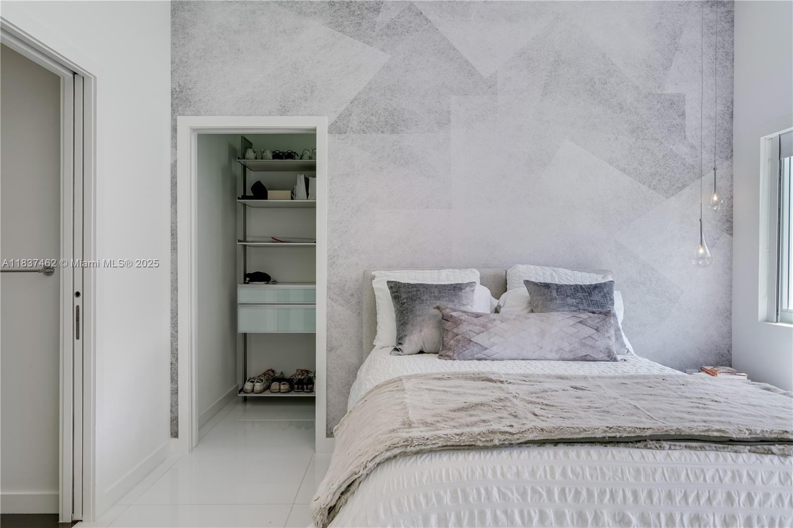 TROPICAL ISLE HOMES SUB 1 - Residential