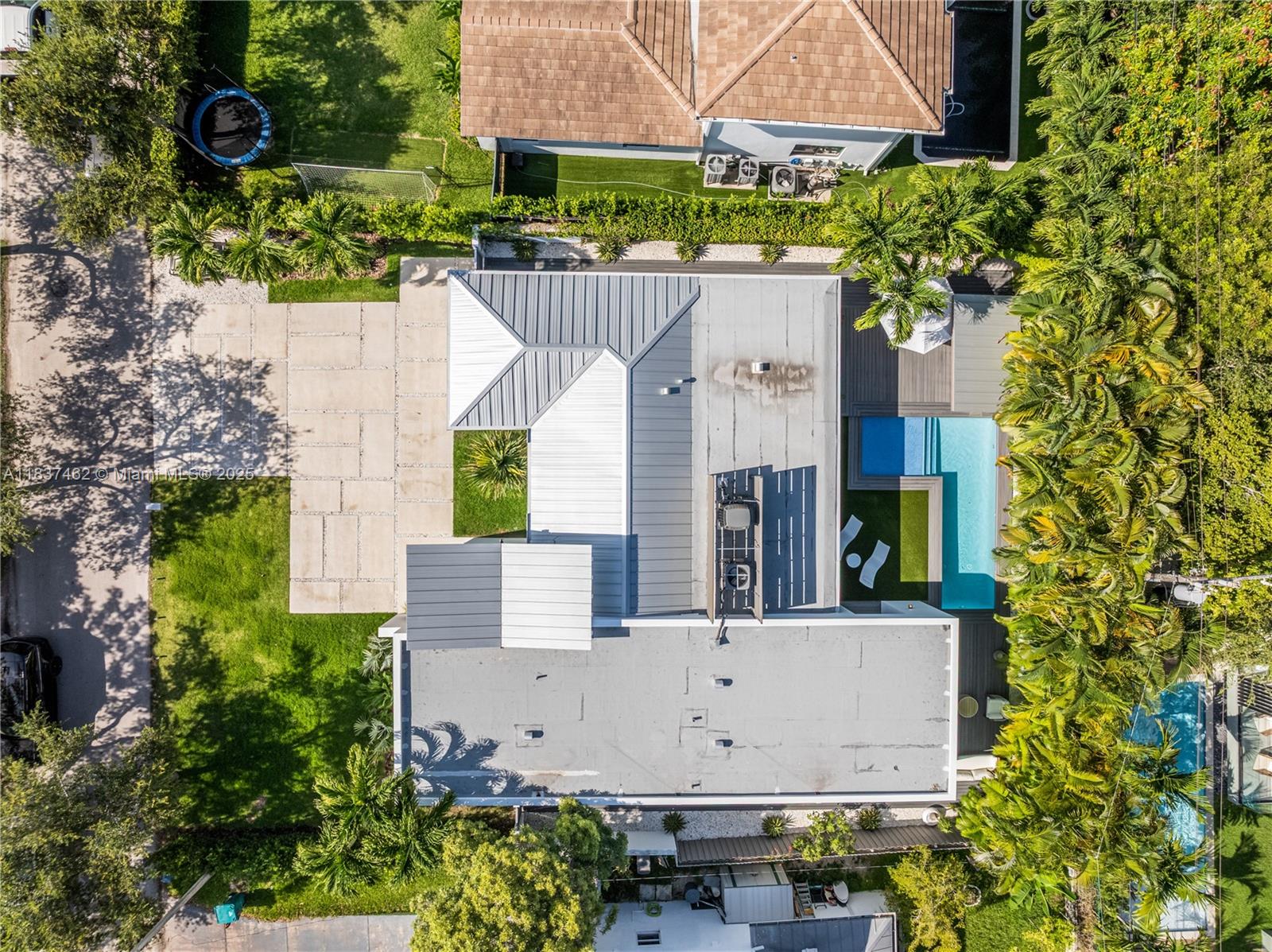 TROPICAL ISLE HOMES SUB 1 - Residential