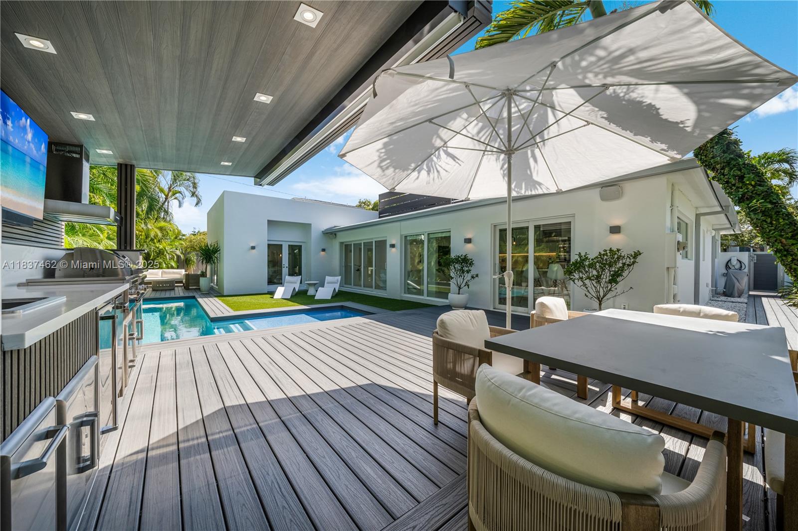 TROPICAL ISLE HOMES SUB 1 - Residential