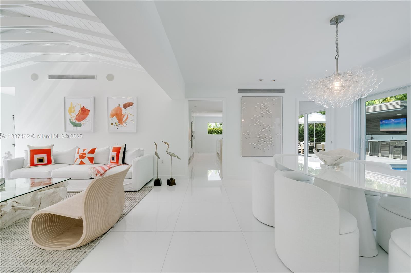 TROPICAL ISLE HOMES SUB 1 - Residential