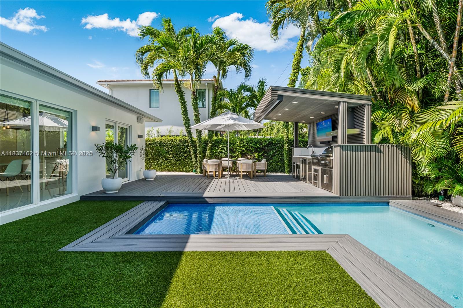 TROPICAL ISLE HOMES SUB 1 - Residential