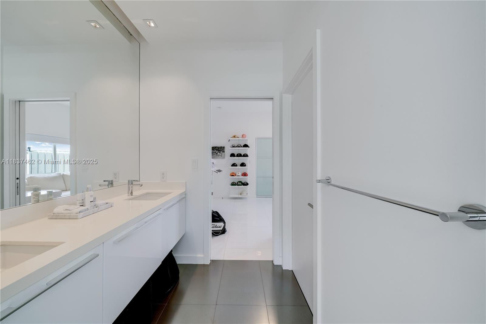 TROPICAL ISLE HOMES SUB 1 - Residential