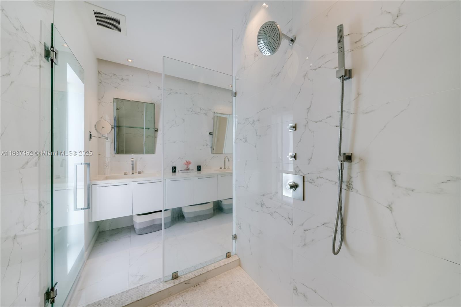 TROPICAL ISLE HOMES SUB 1 - Residential