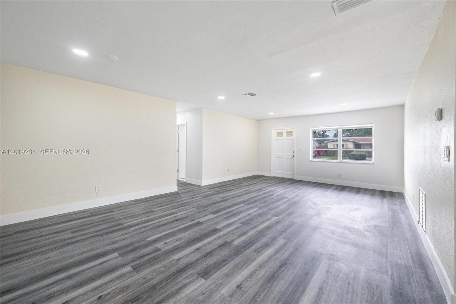 AQUA ISLES - Residential