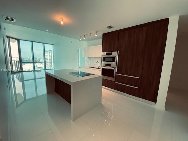 AMAZING 2 Bed + DEN and 3 Full Baths LUXURY UNIT at PARAMOUNT MIAMI WORLD CENTER. PRIVATE Elevator
to Unit. CLOSE TO AMERICA AIRLINE ARENA AND BAY SIDE AREA, Museums, HUGE BALCONY, 1 Car spot
ASSIGNED plus ONE VALET. Building including Basketball Court, 3 pools, Spa, Gym with boxing area, BBQ Kitchen, Virtual Golf, Recording Studio, Racquetball, Yoga Studio, Sunrise pool, & Kids Play Area, Soccer field, Sky deck, Jacuzzi