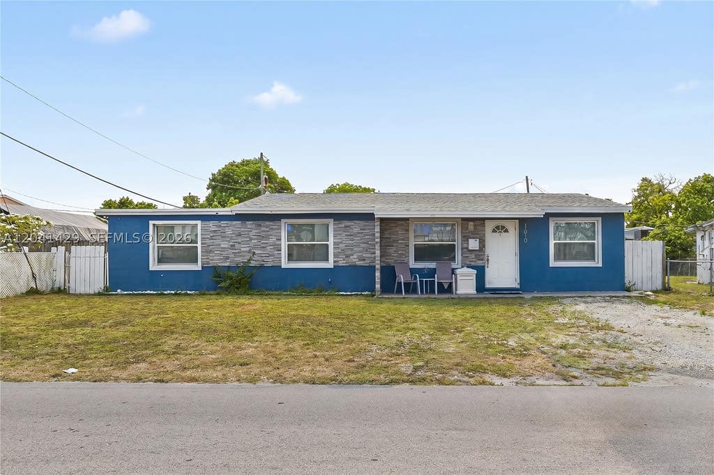 Photo of 1610 S 22nd Ave, Hollywood, FL 33020 (MLS # A12041429)