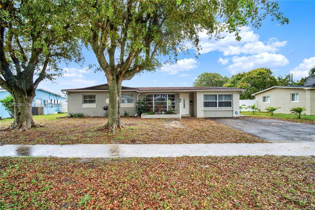 Photo of 7320 NW 2nd St, Pembroke Pines, FL 33024 (MLS # A11973286)