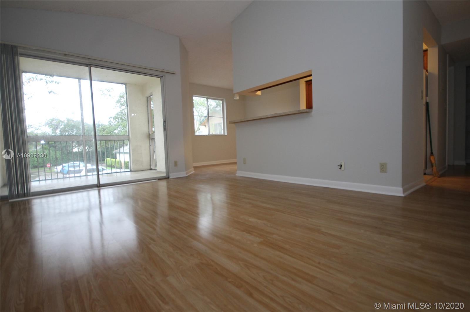 Exclusive apartment for rent at the best area of Coral Spring, great schools, easy access and close to shops. Wonderful fishes and no carpet at all , amazing layout. THis unit is coming with 2 assigned parking garage ... Just the perfect unit for the right tenant. Good credit and proof of income is required. Association require tenant's insurance.
