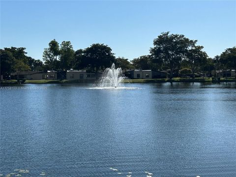 486 Briarwood Cir 2-55 Hollywood FL 33024