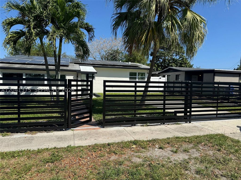 Photo of 6453 Meade St, Hollywood, FL 33024 (MLS # A12041375)
