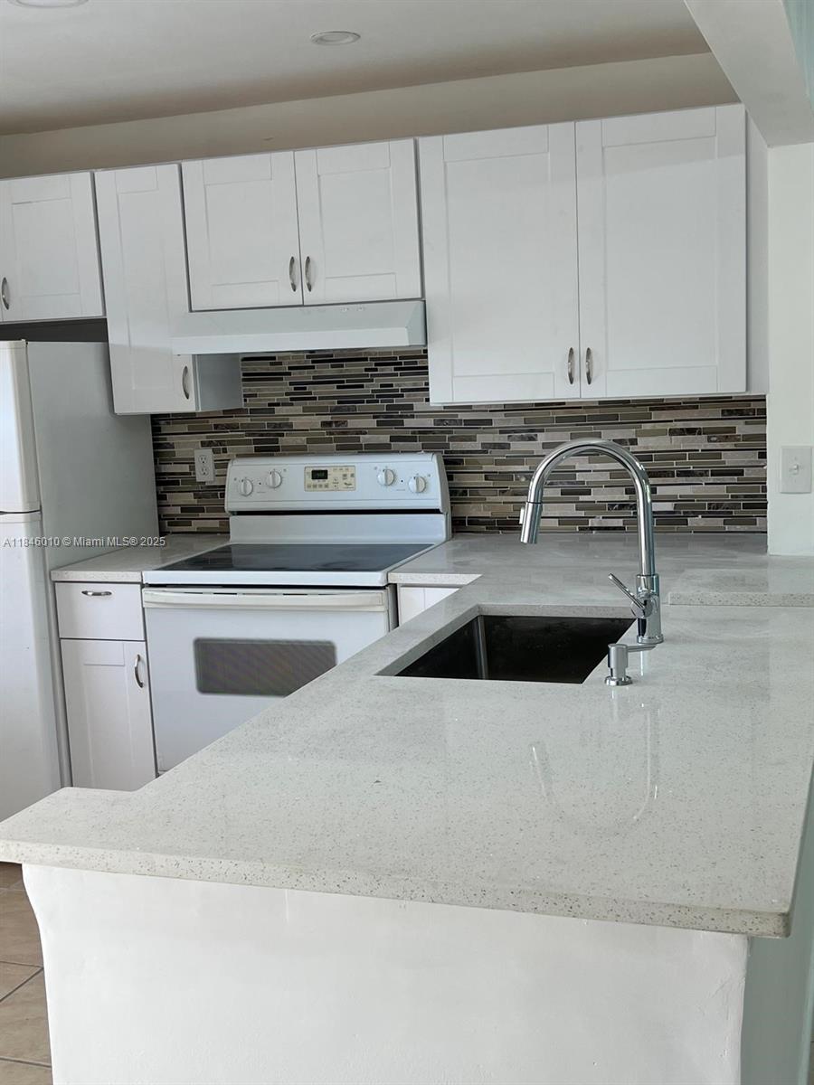 ORIOLE GOLF & TENNIS CLUB - Residential Lease