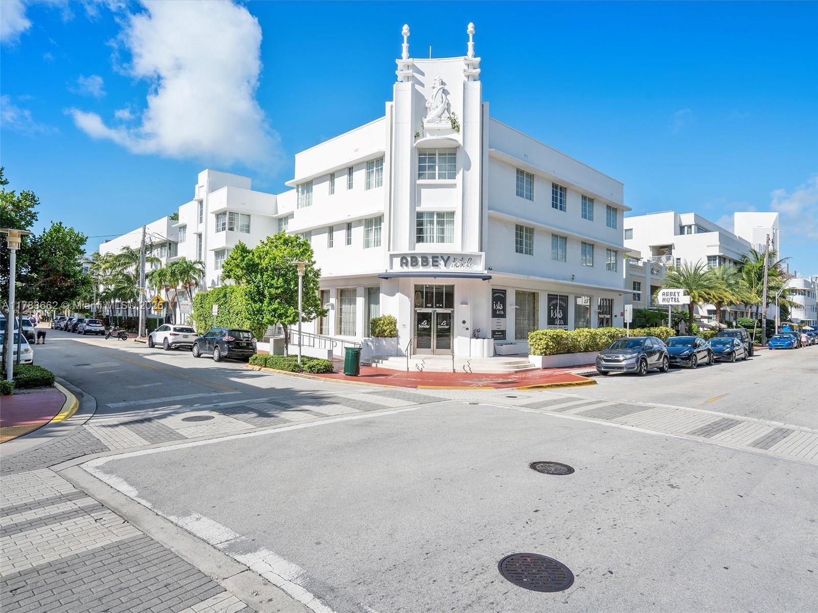Location Location Location.. walking distance to the Beach and Miami Convention Center. Across the street from the park Recently updated and ready for immediate occupation.