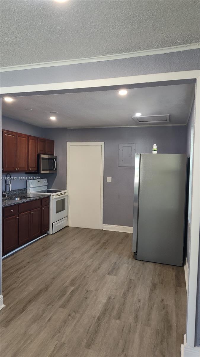 RIVIERA BEACH HEIGHTS ADD - Residential Lease