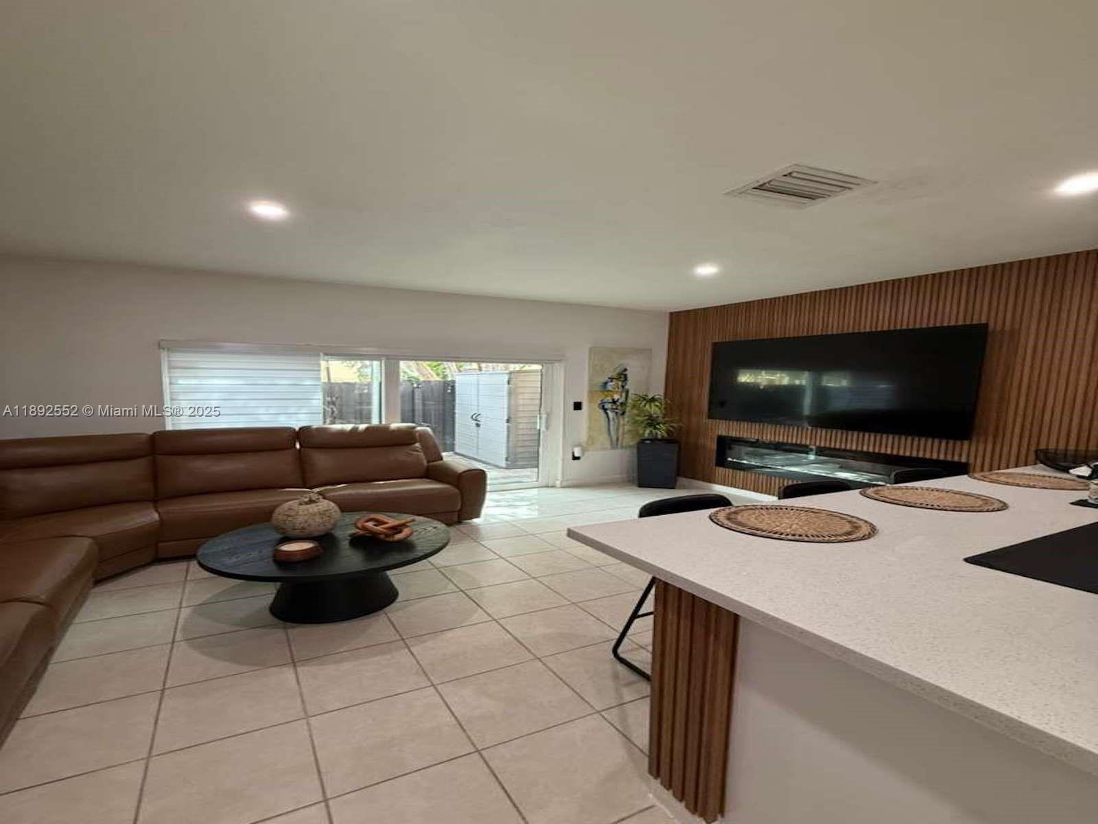 VILLAS AT CARMEL CONDO NO - Residential