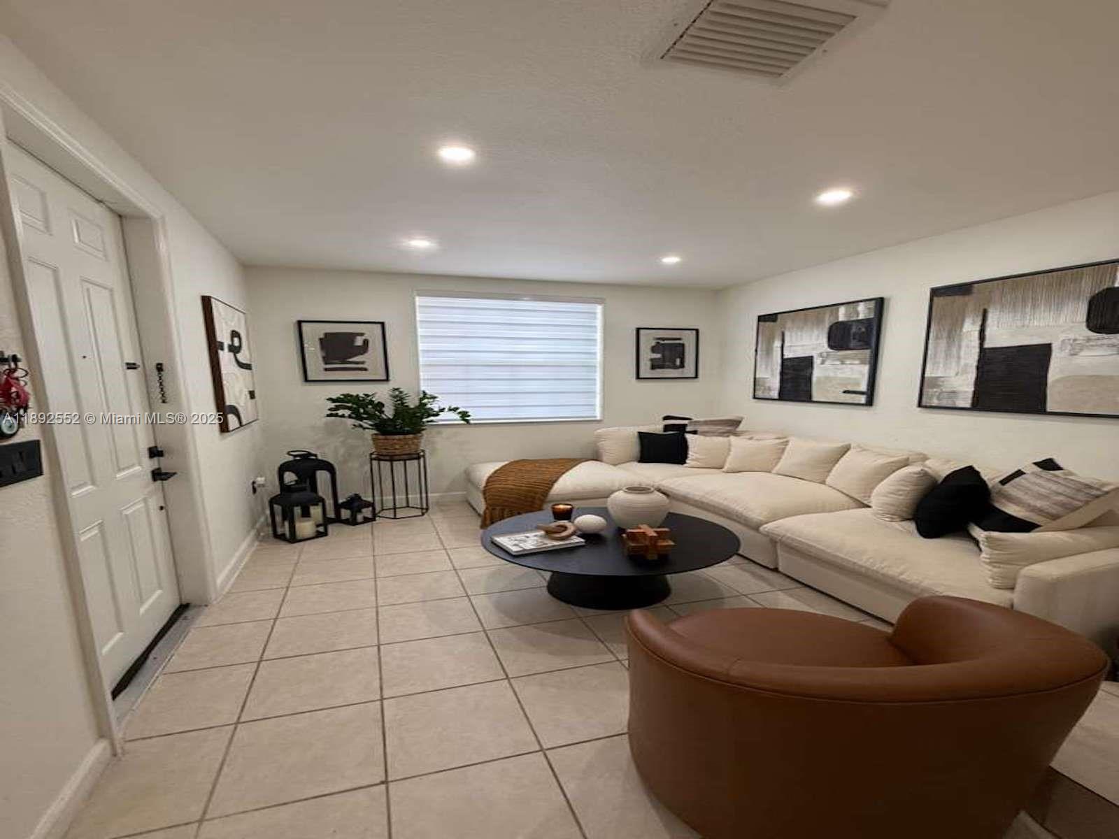 VILLAS AT CARMEL CONDO NO - Residential