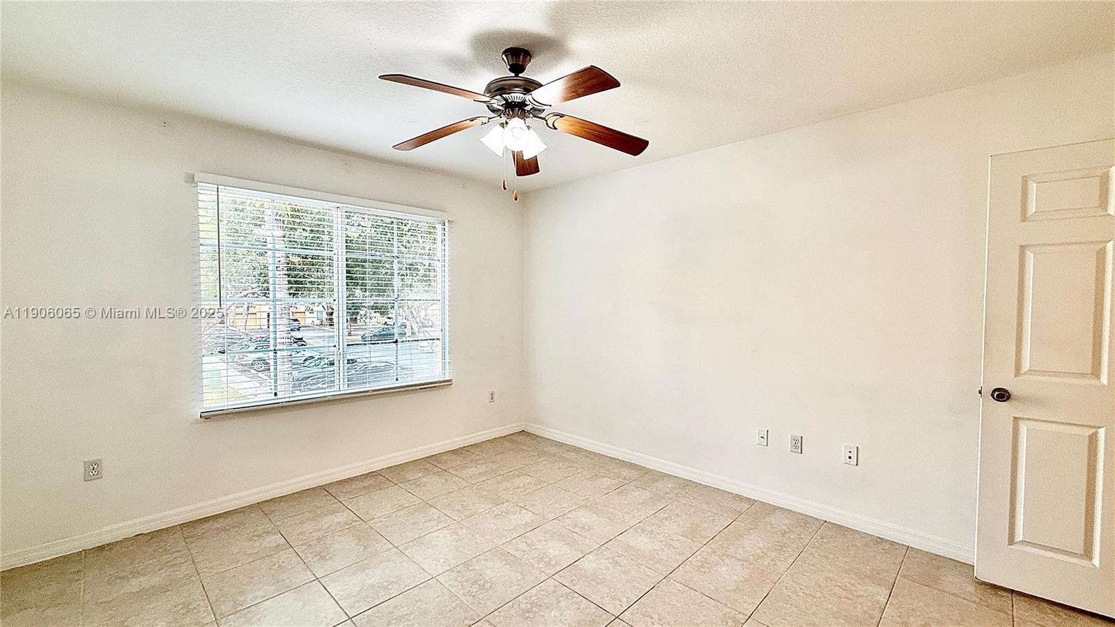 EMERALD ISLE AT LAGUNA LA - Residential Lease