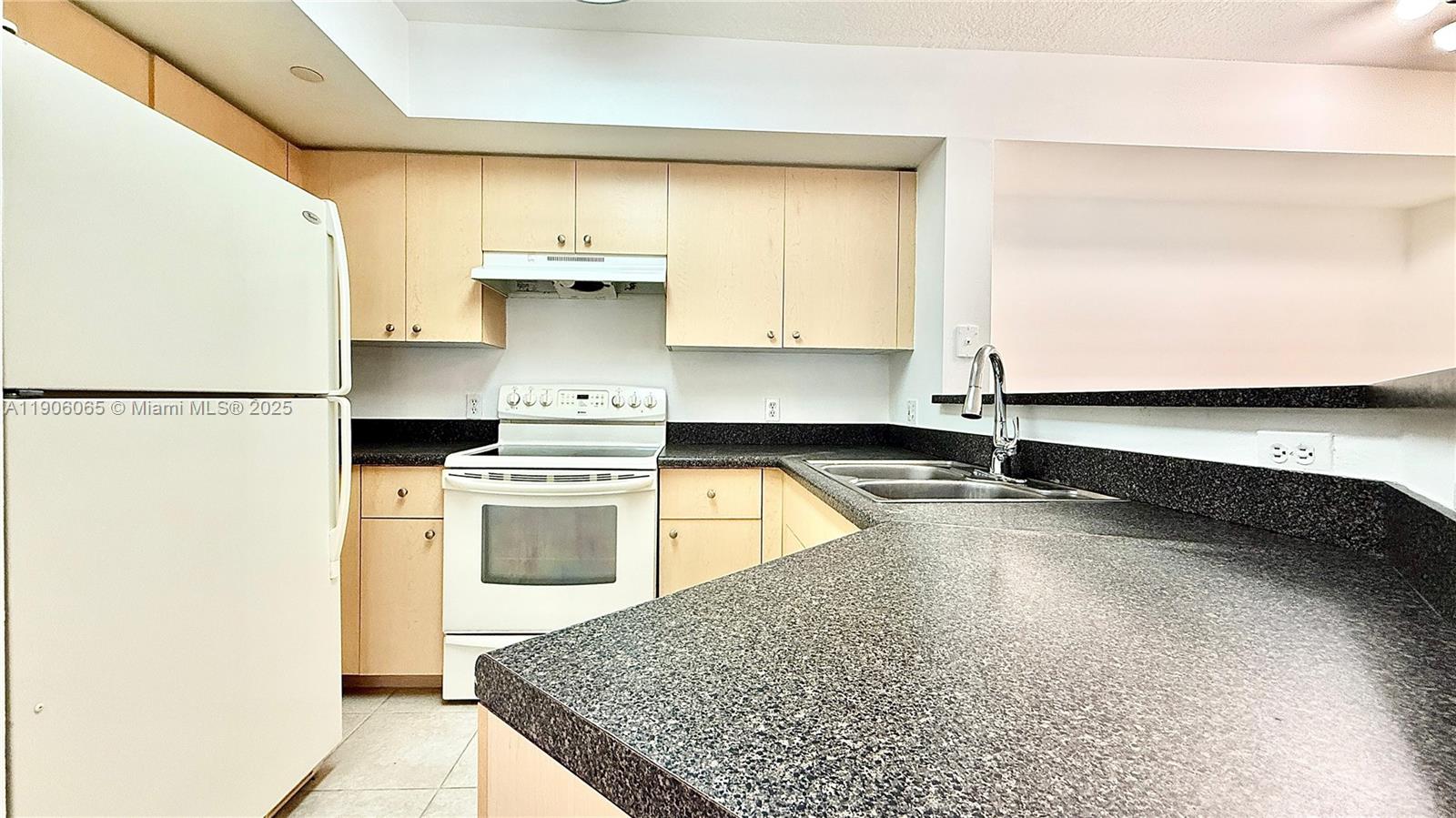 EMERALD ISLE AT LAGUNA LA - Residential Lease