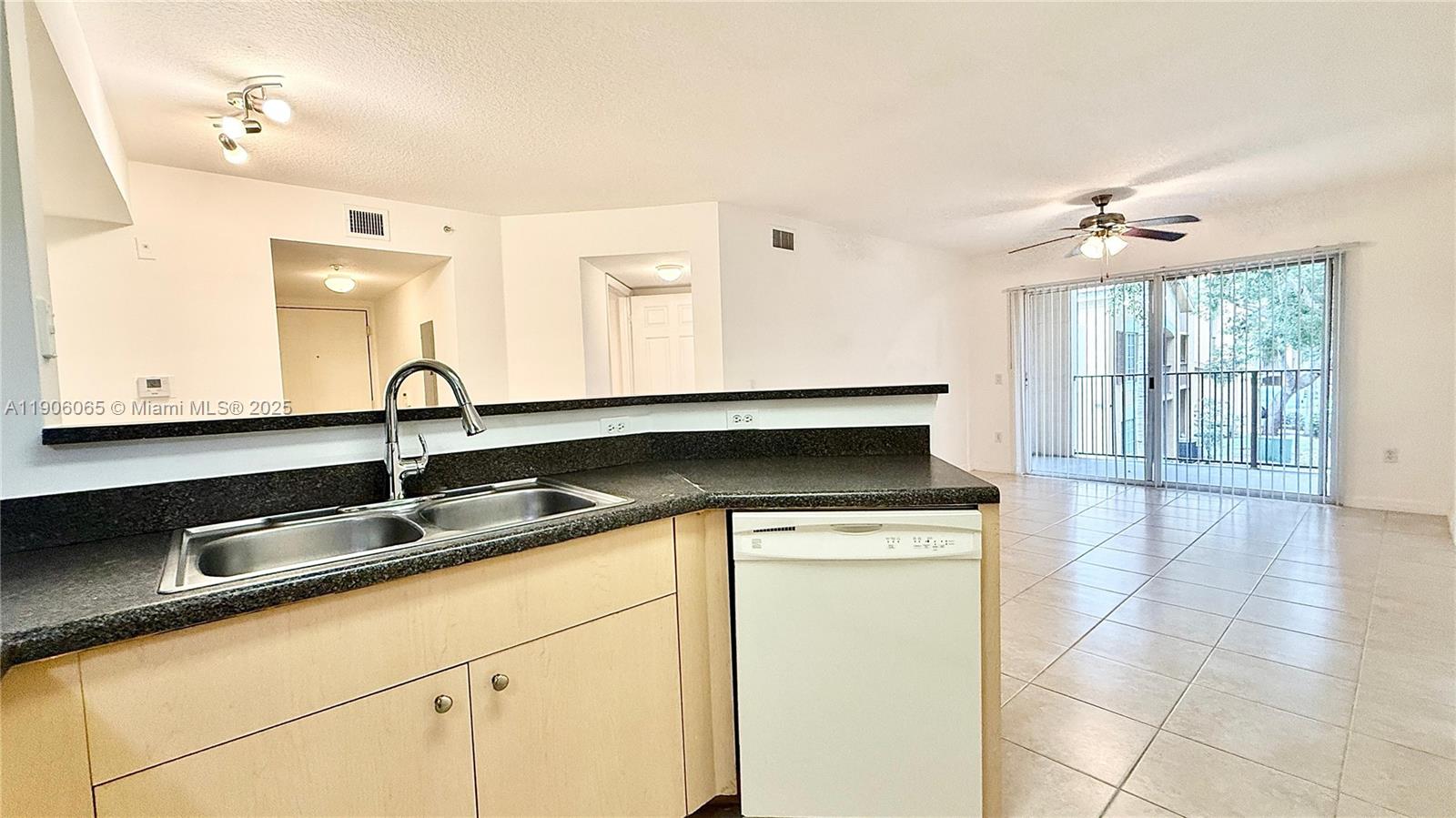 EMERALD ISLE AT LAGUNA LA - Residential Lease