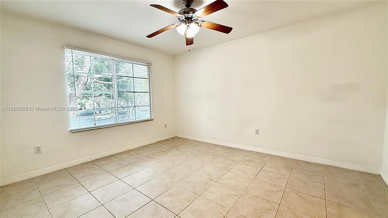 EMERALD ISLE AT LAGUNA LA - Residential Lease