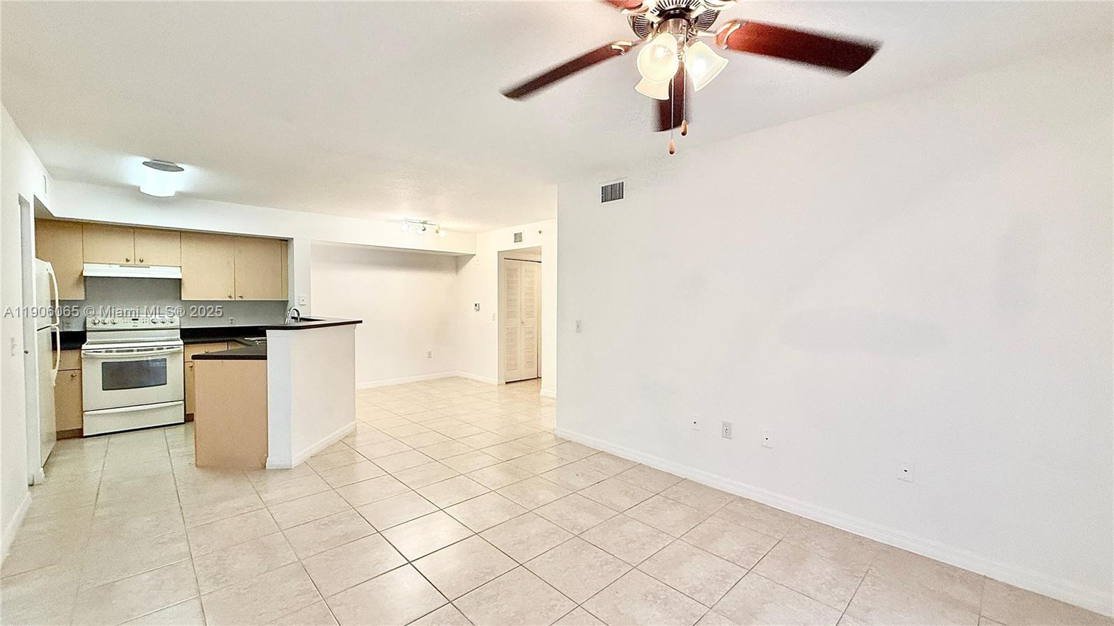 EMERALD ISLE AT LAGUNA LA - Residential Lease