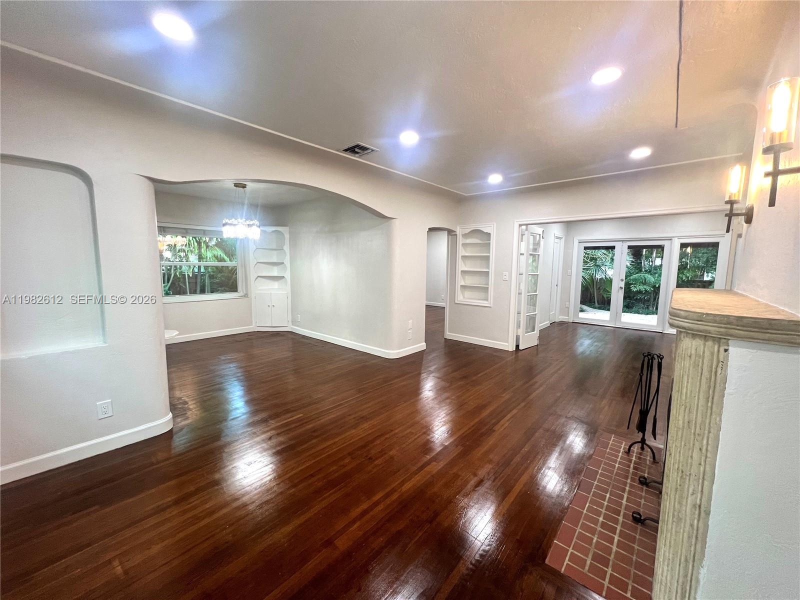 1900 Tigertail Ave 1