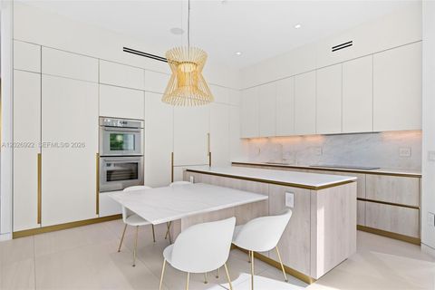 Tiny photo for 16500 Collins Ave #TH-8, Sunny Isles Beach, FL 33160 (MLS # A12026922)