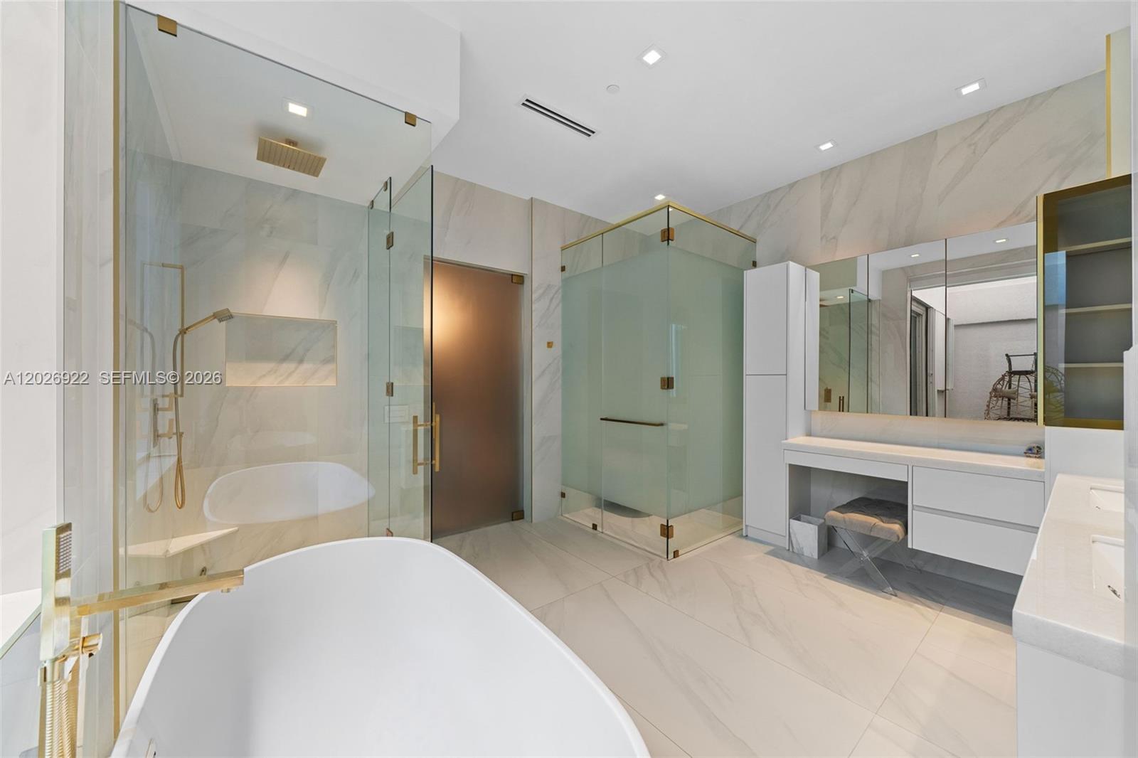 OCEANIA V CONDO - Residential