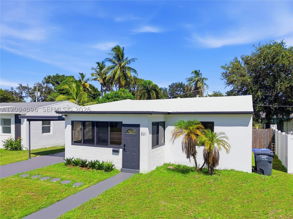 Photo of Hollywood, FL 33020 (MLS # A12094096)